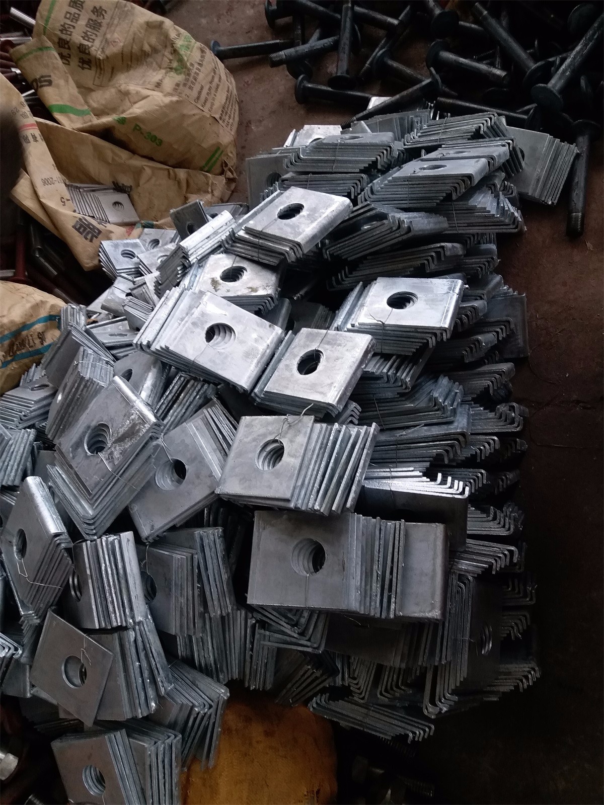 預埋件（金屬配件）