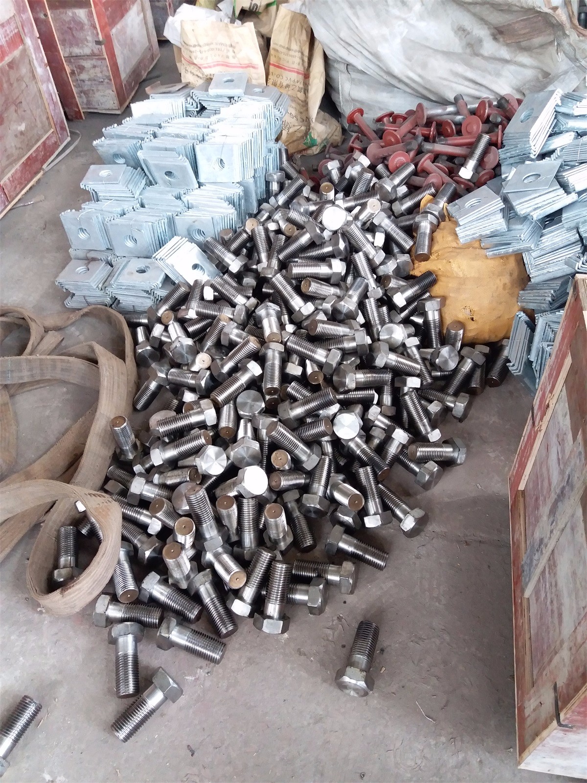 預埋件（金屬配件）