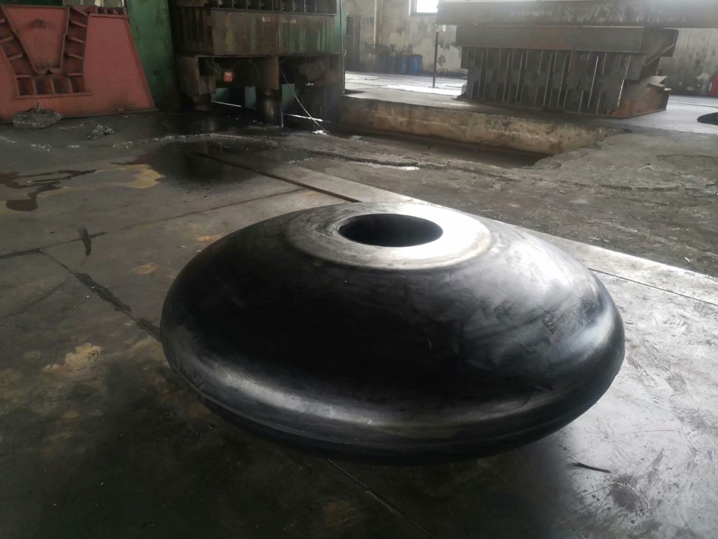 轉動型橡膠護舷