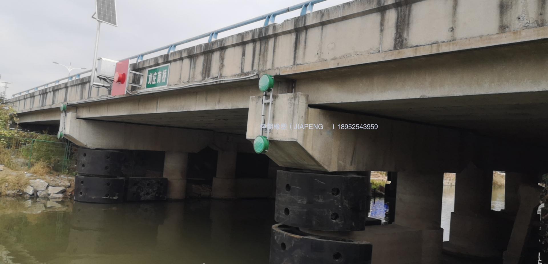 橋墩半圓型橡膠護(hù)舷